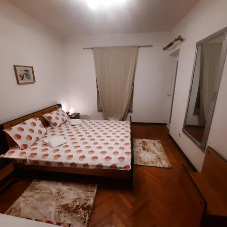 Apartament Tiza Vantacici