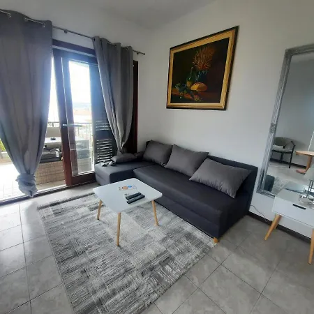Apartament Tiza *