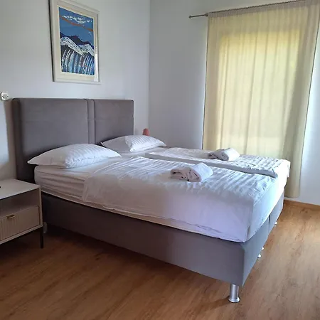 Apartament Tiza Vantacici